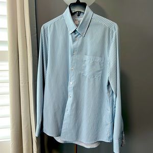 Selling men’s ultra lightweight travel button down dress shirt with pocket.